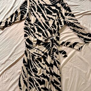 Elegant Black and Cream Patterned Dress